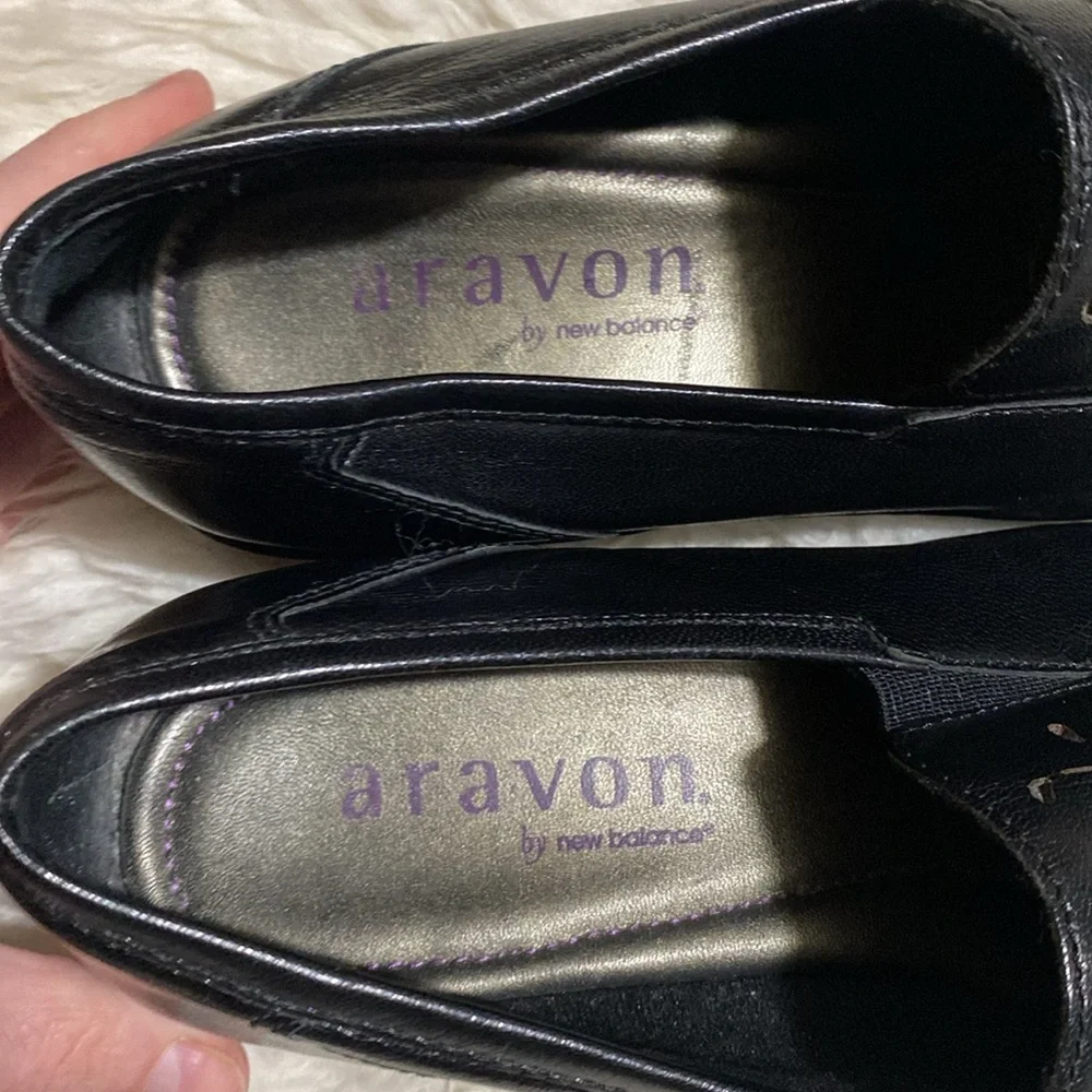 Aravon by New‎ Balance size 8 Kiley Floral Cut Out Black Leather Loafer